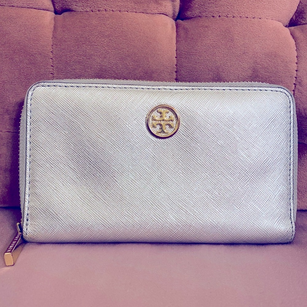 Tory Burch Metallic Silver Medium Robinson Wallet